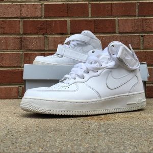 White Nike Air Force 1 Mid-Top ‘07
